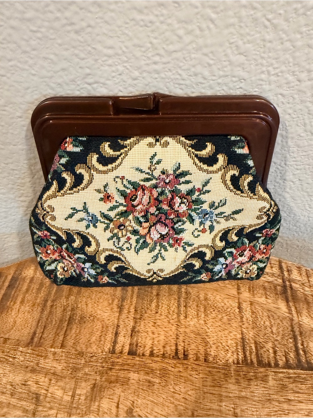 Vintage Floral Tapestry Kiss Lock Clutch Purse Lucite Frame